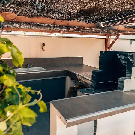 Reve D'azur, Mazet En Bord De Mer, Parking, Piscine Partagee, Terrasse Bbq & Draps Inclus La Nartelle, 1 Salon, 1 Chambre, 1 Cuisine , 1 Sdb Holiday home