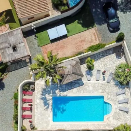 Reve D'azur, Mazet En Bord De Mer, Parking, Piscine Partagee, Terrasse Bbq & Draps Inclus La Nartelle, 1 Salon, 1 Chambre, 1 Cuisine , 1 Sdb *