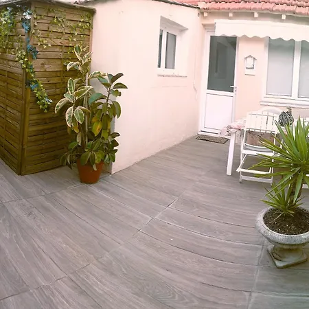 Reve D'azur, Mazet En Bord De Mer, Parking, Piscine Partagee, Terrasse Bbq & Draps Inclus La Nartelle, 1 Salon, 1 Chambre, 1 Cuisine , 1 Sdb Holiday home Sainte-Maxime